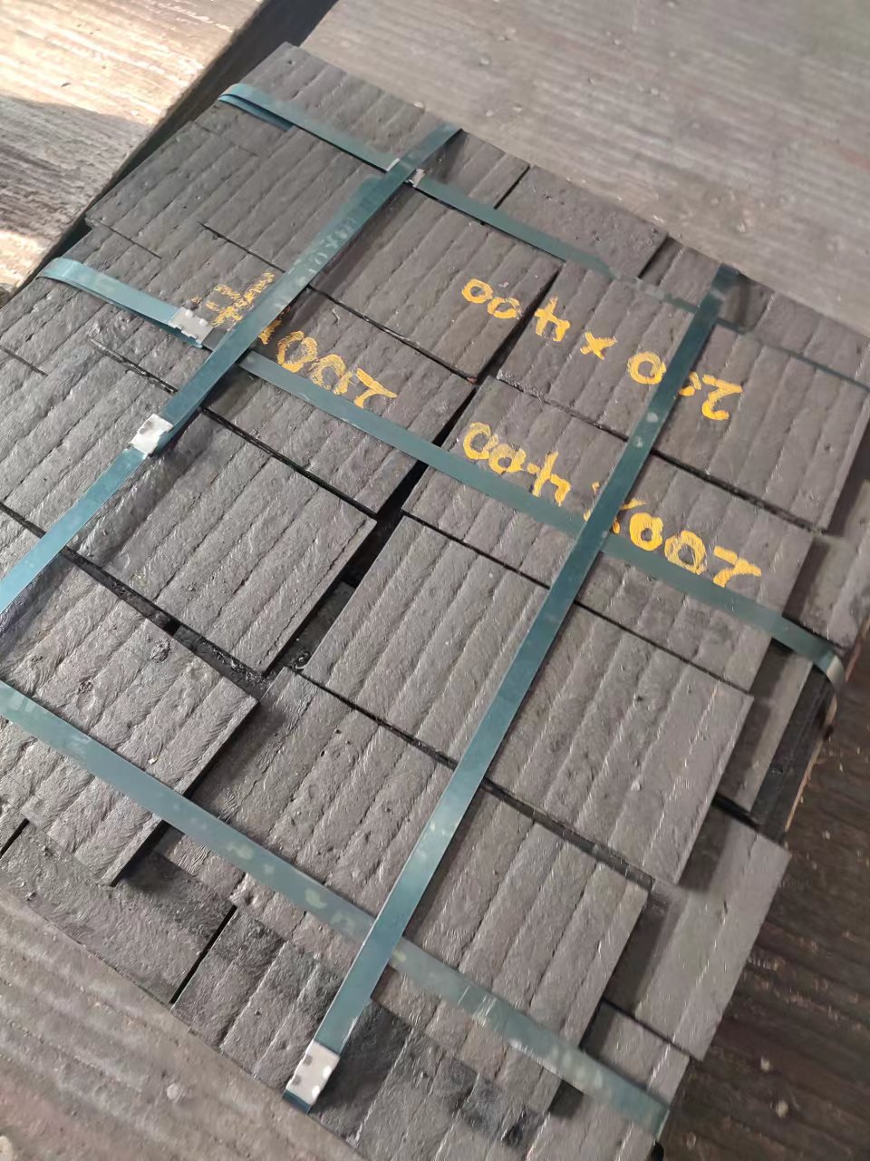黑龙江堆焊耐磨板耐磨钢板