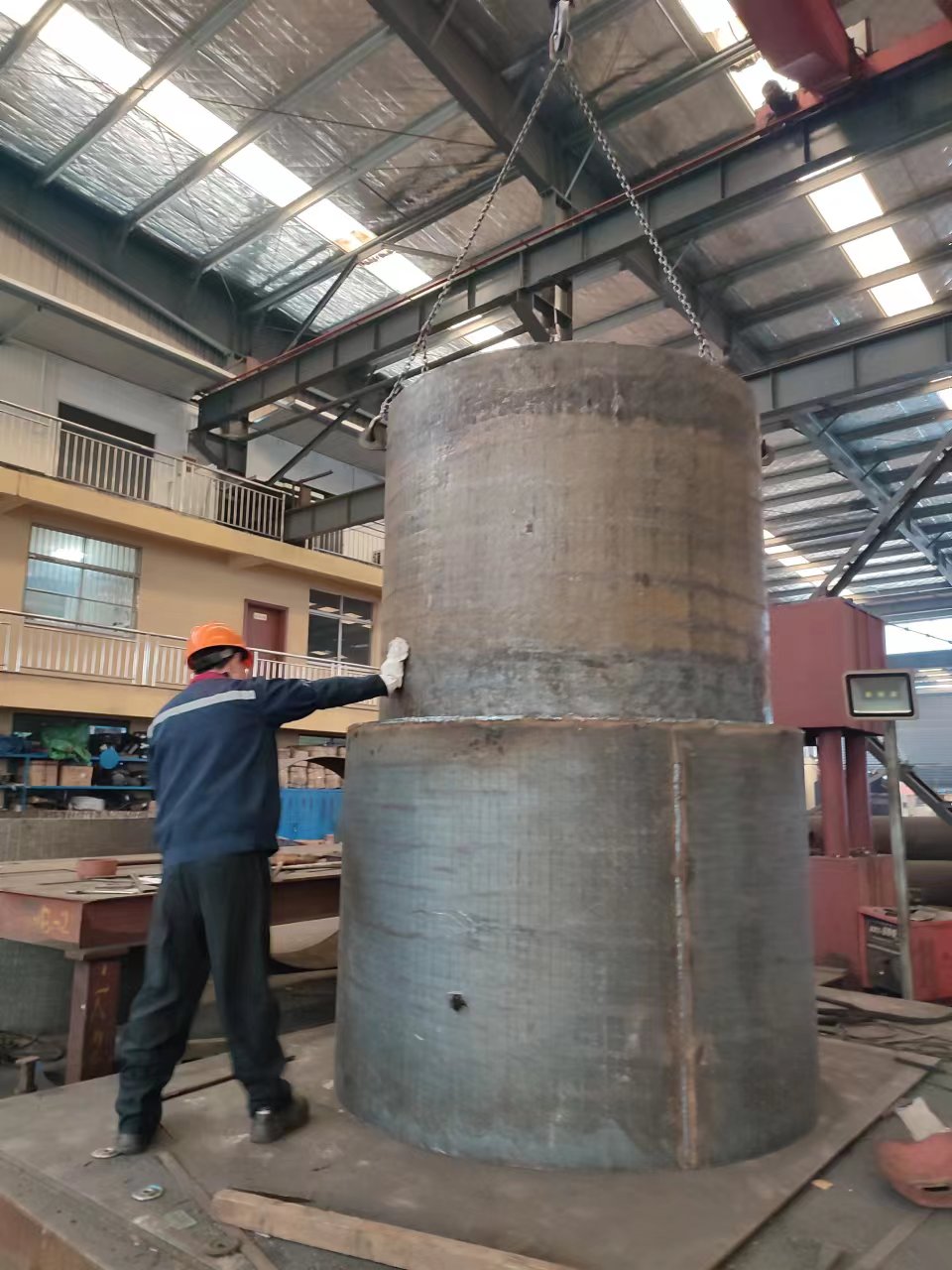 黑龙江碳化铬耐磨料仓 碎玻璃料仓 堆焊耐磨钢板